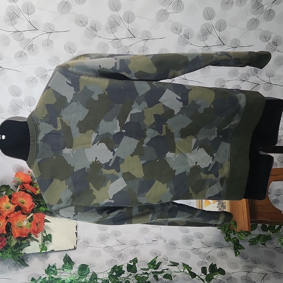 Blake Shelton x Lands' End Men's Serious Sweats Crewneck Sweatshirt - Picture 7 of 9